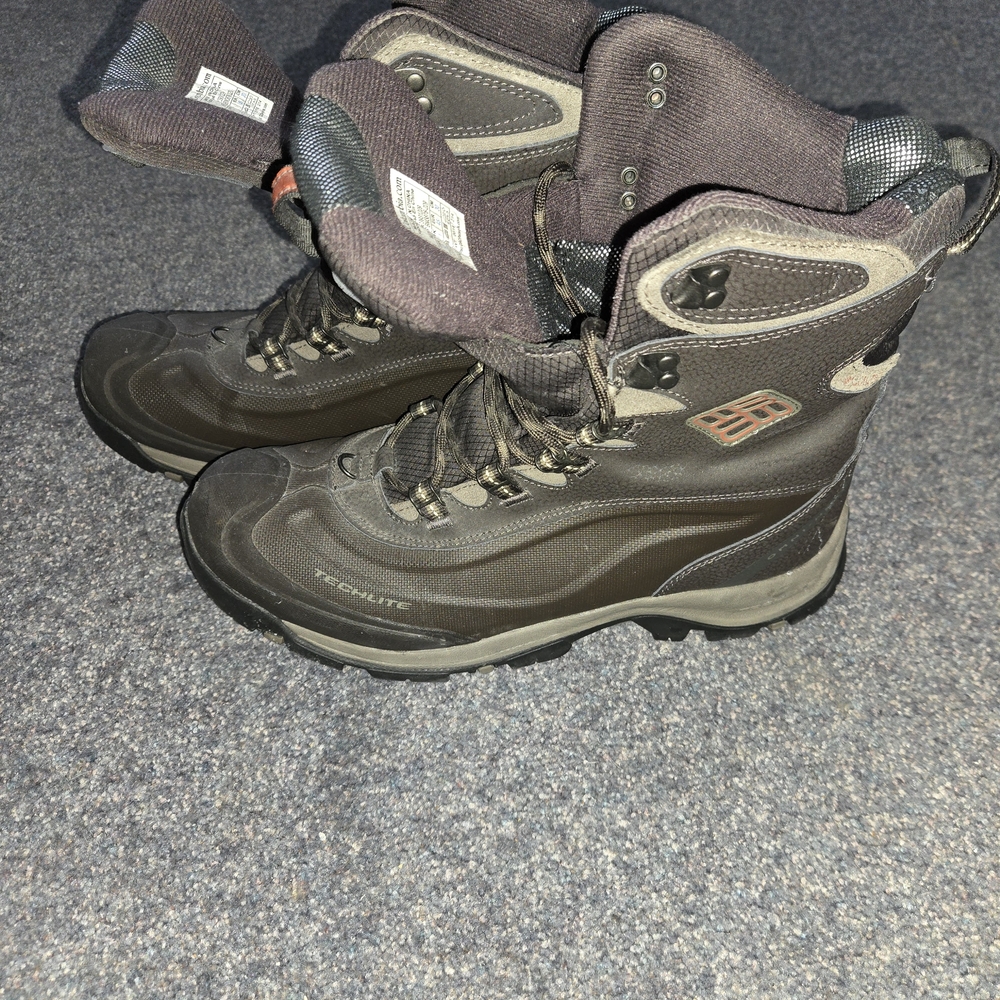 Columbia Men's Dark Gray and Black Boots Size12 us